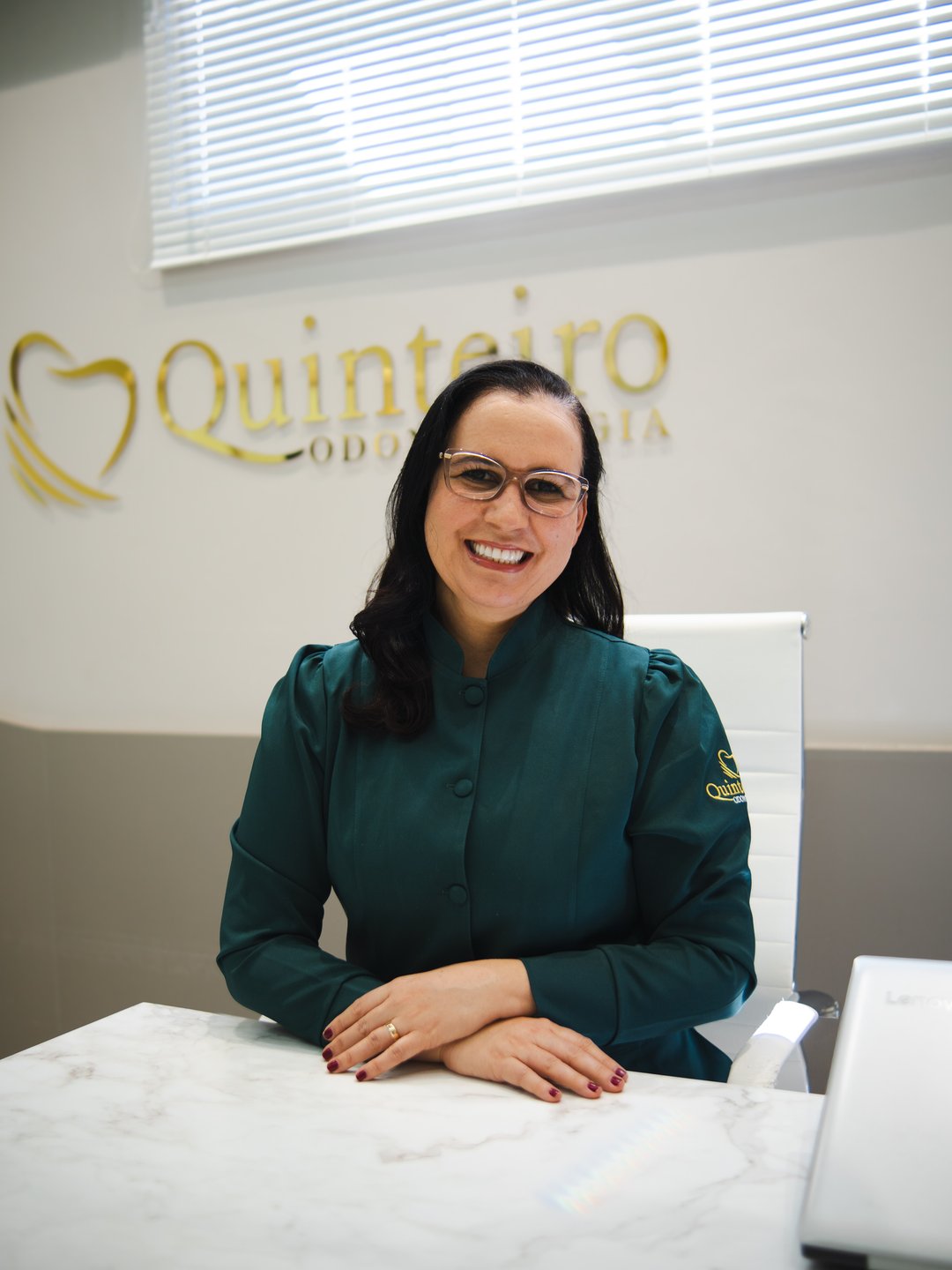 Dra. Maíra Quinteiro na Quinteiro Odontologia, em Ibotirama